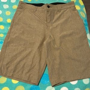 Tony Hawk brand Size 33 Men’s Hybrid short
